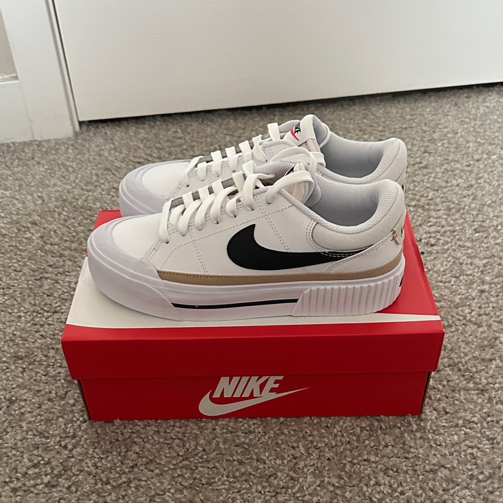 Nike Court Legacy Lift Sneakers